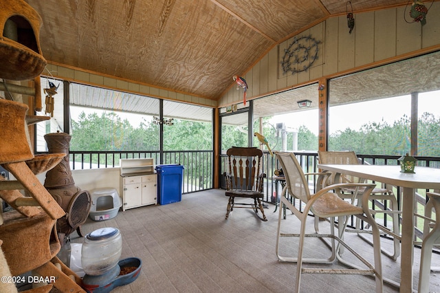 sunroom featuring a healthy amount of sunlight and vaulted ceiling