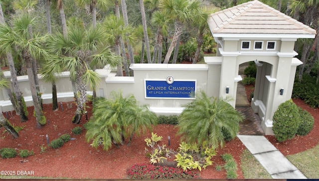 view of community / neighborhood sign