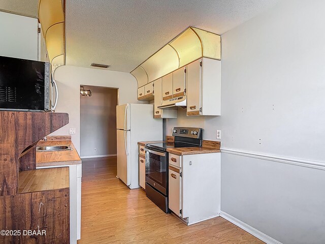 1104 Monticello Ln Unit 4, Port Orange, FL 32129 - kitchen with visible vents, baseboards, light wood-type flooring, under cabinet range hood, and appliances with stainless steel finishes