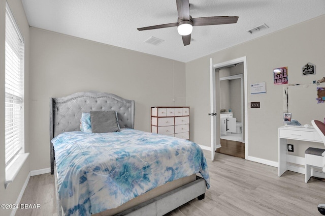 bedroom featuring a textured ceiling, light wood-type flooring, and ceiling fan