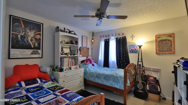 bedroom with a textured ceiling, carpet flooring, and ceiling fan