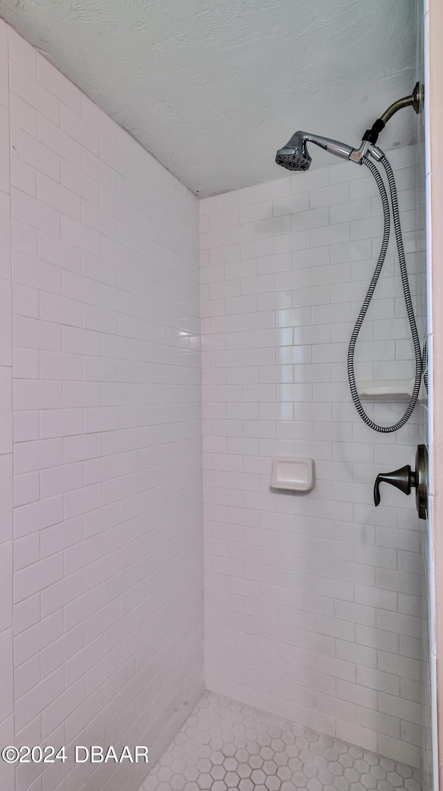 1107 Viking Dr, Port Orange, FL 32129 - full bath with a tile shower