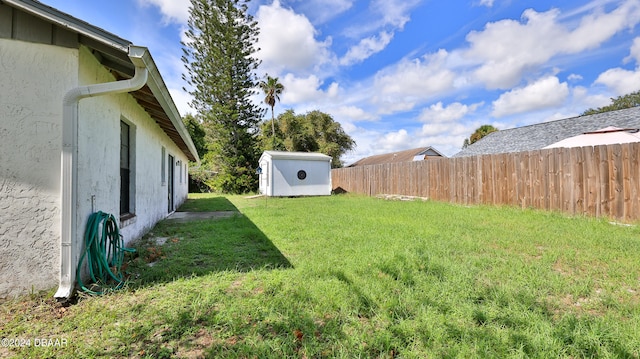 view of yard with a shed