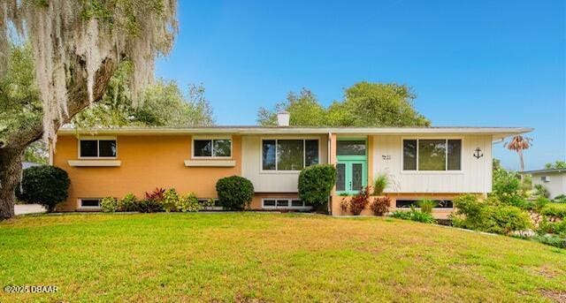 view of front of property with a front yard