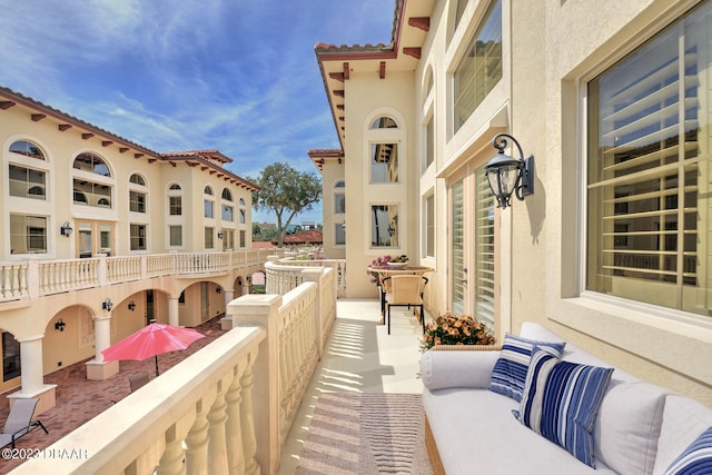 balcony featuring outdoor lounge area