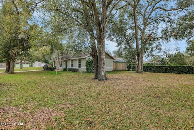 view of yard featuring fence