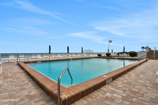 view of swimming pool