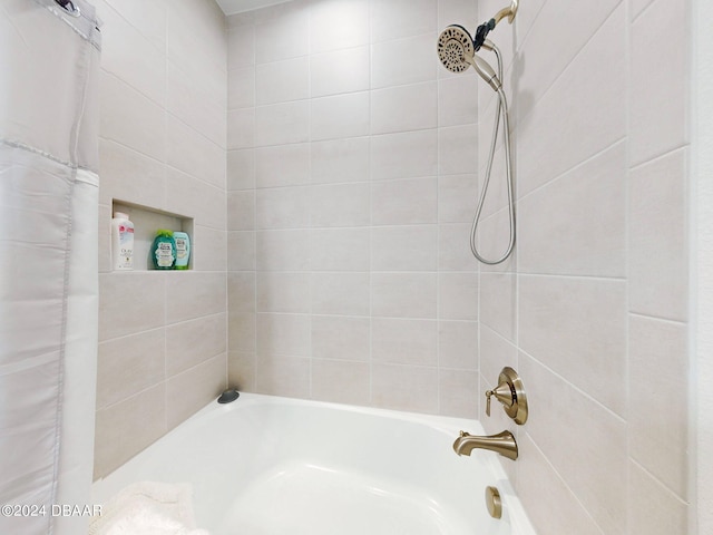 bathroom featuring shower / tub combo