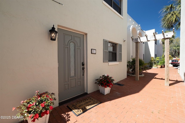 property entrance featuring stucco siding