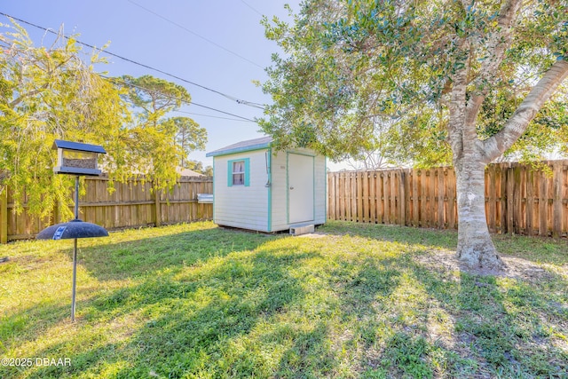 view of yard featuring a storage unit