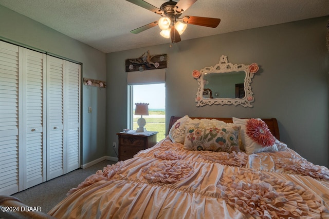 bedroom with carpet, ceiling fan, a textured ceiling, and a closet