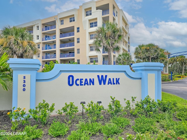 view of community / neighborhood sign