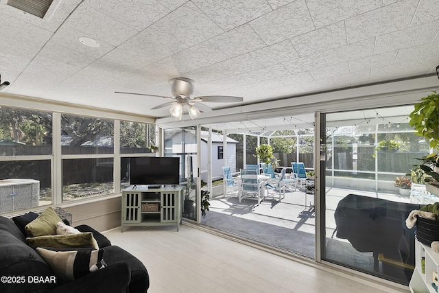 sunroom / solarium featuring visible vents and a ceiling fan