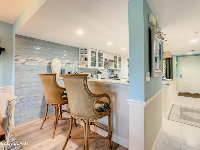 4 Oceans W Blvd Unit 307D, Daytona Beach Shores, FL 32118 - bar area featuring under cabinet range hood, light wood-type flooring, and recessed lighting