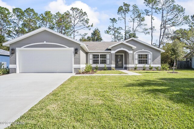 30 Peppercorn Ln, Palm Coast, FL 32164 - ranch-style home with driveway, a garage, a front yard, and stucco siding