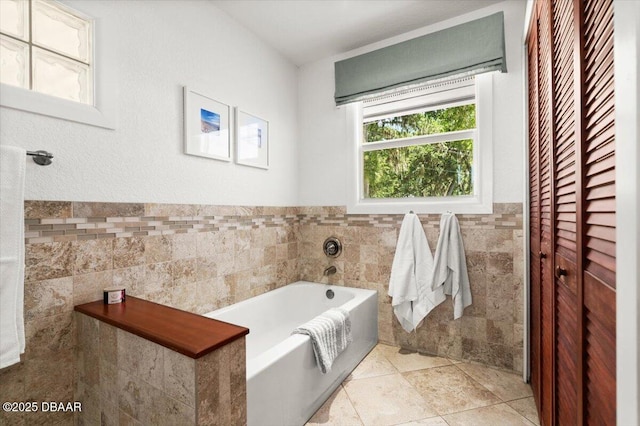 101 Azalea Cir, New Smyrna Beach, FL 32168 - bathroom with tile walls and a garden tub