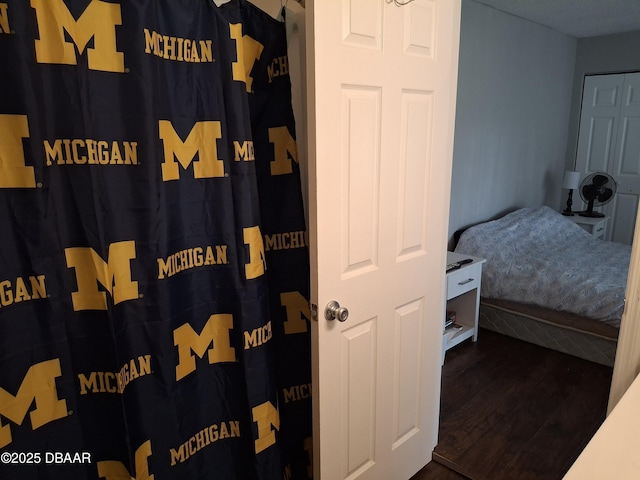 bathroom featuring a shower with shower curtain and wood finished floors