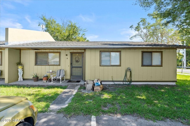 624 Lpga Blvd Unit B, Daytona Beach, FL 32117 - bungalow-style house with a front yard and roof with shingles