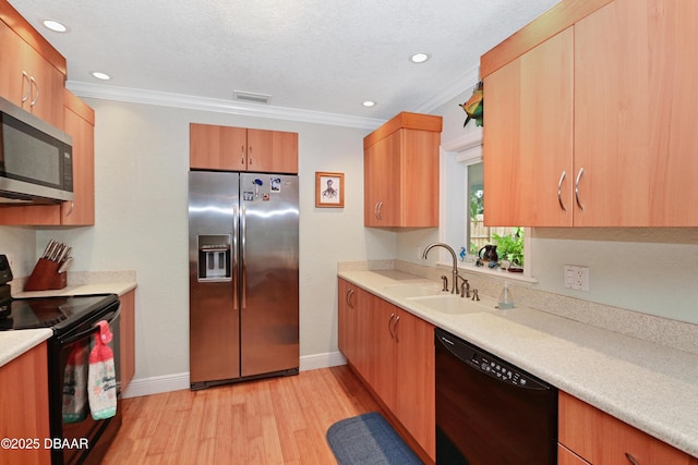 kitchen featuring sink, black appliances, crown molding, a textured ceiling, and light hardwood / wood-style flooring