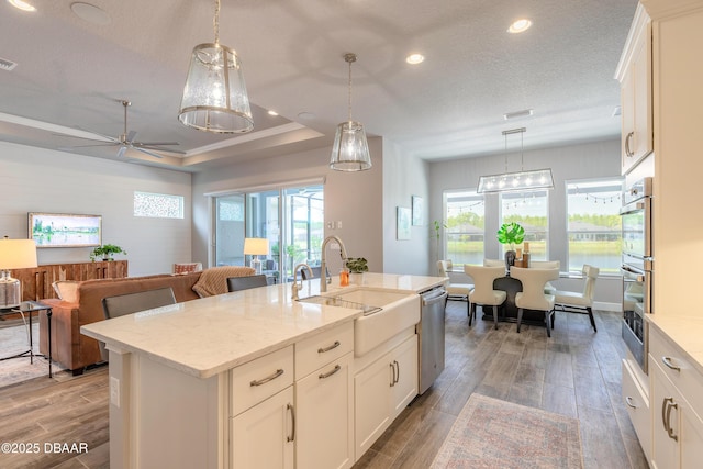 557 Mosaic Blvd, Daytona Beach, FL 32124 - kitchen featuring a sink, stainless steel appliances, ceiling fan, light wood-type flooring, and recessed lighting