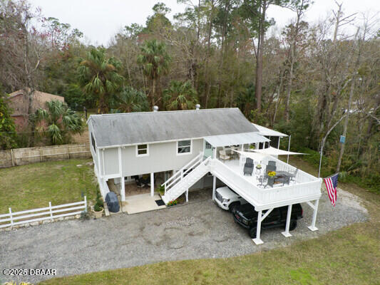 view of front facade featuring a front yard