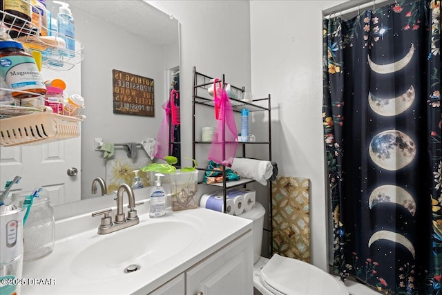 bathroom with toilet, a shower with shower curtain, and vanity