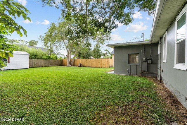 view of yard with a storage shed