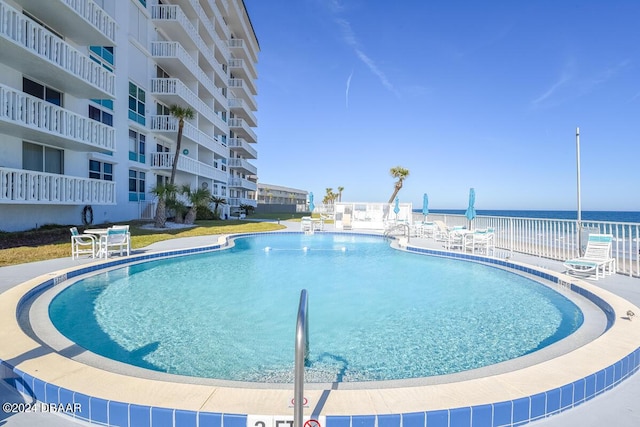 view of pool featuring a water view