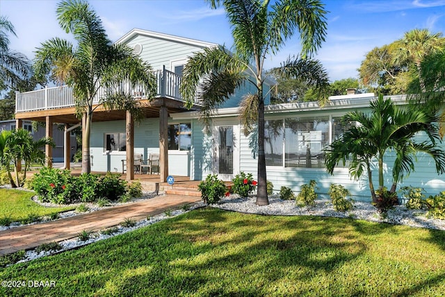 view of front of property with a front lawn