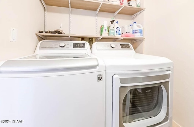 laundry room with washing machine and clothes dryer