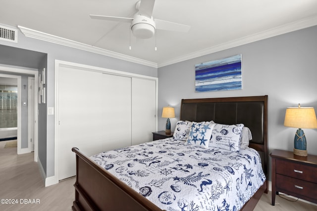 bedroom with ornamental molding, a closet, light hardwood / wood-style floors, and ceiling fan