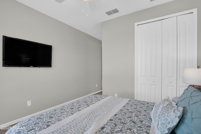 500 Barefoot Life Ln, Daytona Beach, FL 32124 - bedroom featuring a closet and a ceiling fan