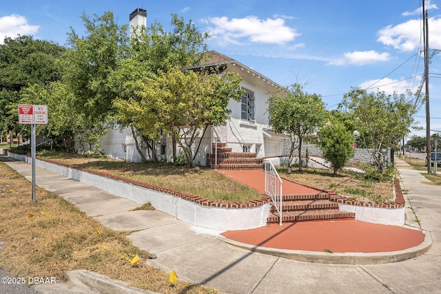 401 N Oleander Ave, Daytona Beach, FL 32118 - view of front of home with stucco siding