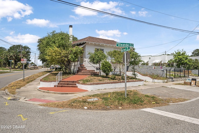 401 N Oleander Ave, Daytona Beach, FL 32118 - view of front of house with fence, a chimney, and stucco siding
