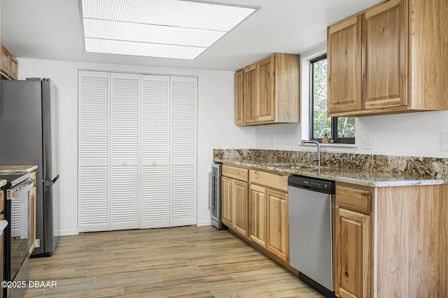 kitchen featuring range with electric cooktop, stainless steel dishwasher, light wood-style flooring, a sink, and beverage cooler
