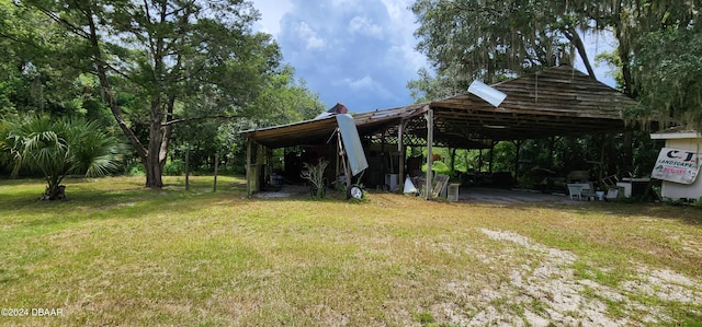 view of yard with a carport