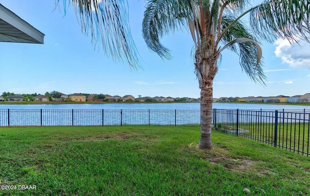 view of yard featuring a water view