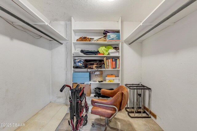 327 Due E St, New Smyrna Beach, FL 32169 - view of walk in closet