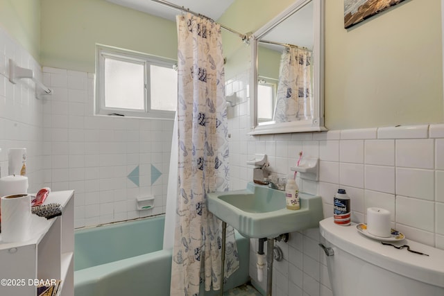 327 Due E St, New Smyrna Beach, FL 32169 - bathroom with tile walls, toilet, and shower / tub combo