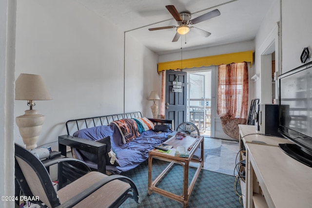 carpeted living room featuring ceiling fan