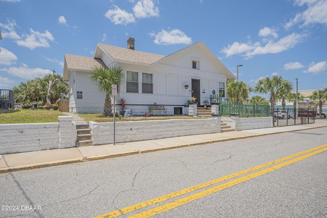 view of front of property