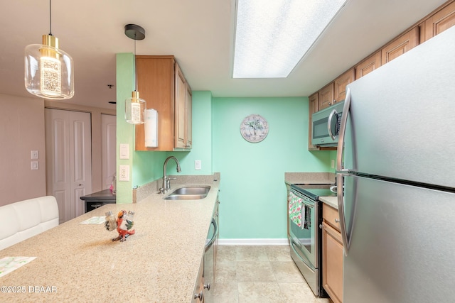 kitchen with sink, hanging light fixtures, and appliances with stainless steel finishes