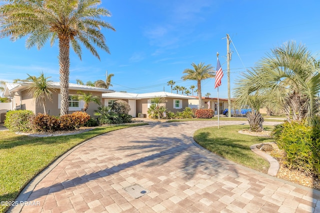 view of front of property with a front lawn