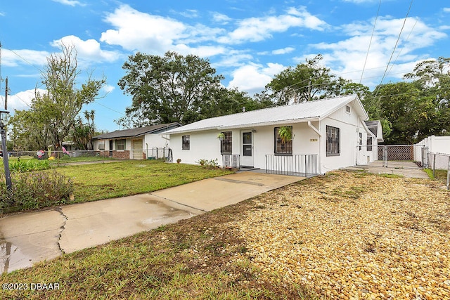 ranch-style home with a front yard