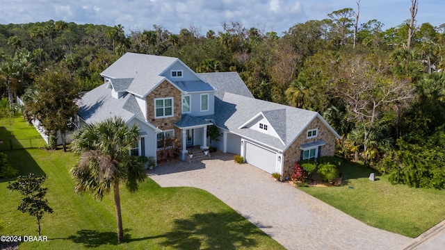 view of front of property featuring a front yard and a garage