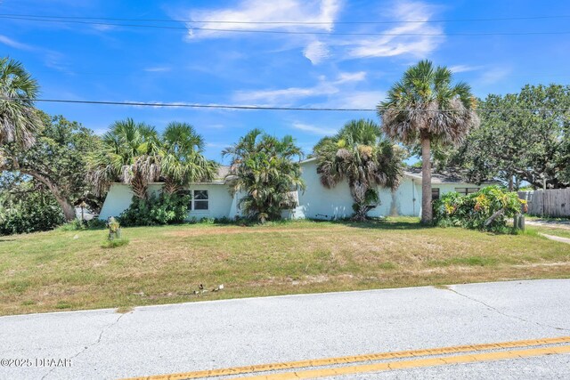 4519 Saxon Dr, New Smyrna Beach, FL 32169 - view of front facade featuring stucco siding and a front yard