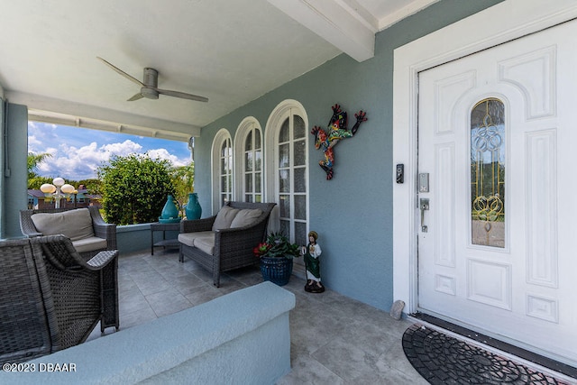 property entrance featuring an outdoor hangout area and ceiling fan