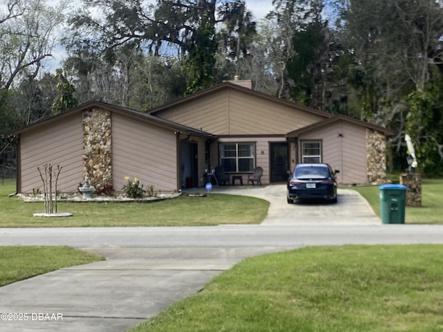 view of front of house with driveway and a front lawn