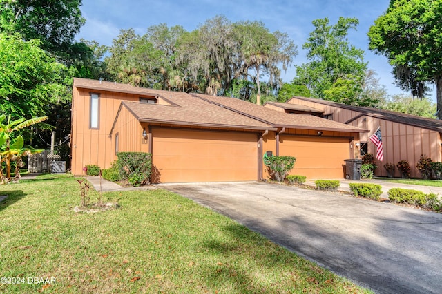 view of front facade featuring a garage and a front lawn