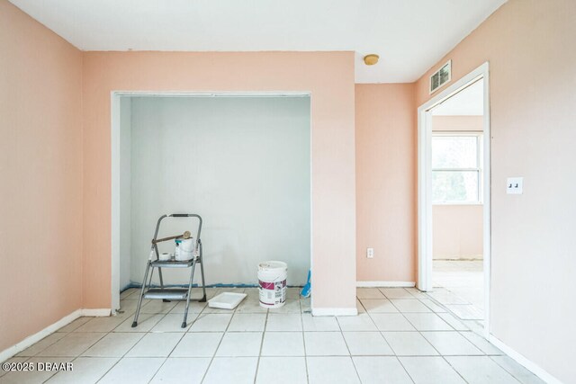 3304 India Palm Dr, Edgewater, FL 32141 - unfurnished room featuring baseboards and a smoke detector